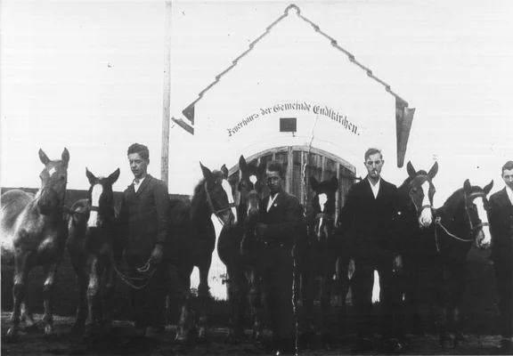 Erstes_Feuerwehrhaus_1917.jpg