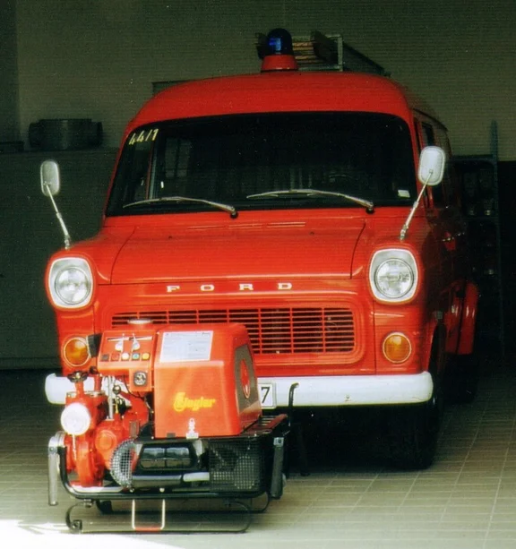 Ford_Transit_1974.jpg